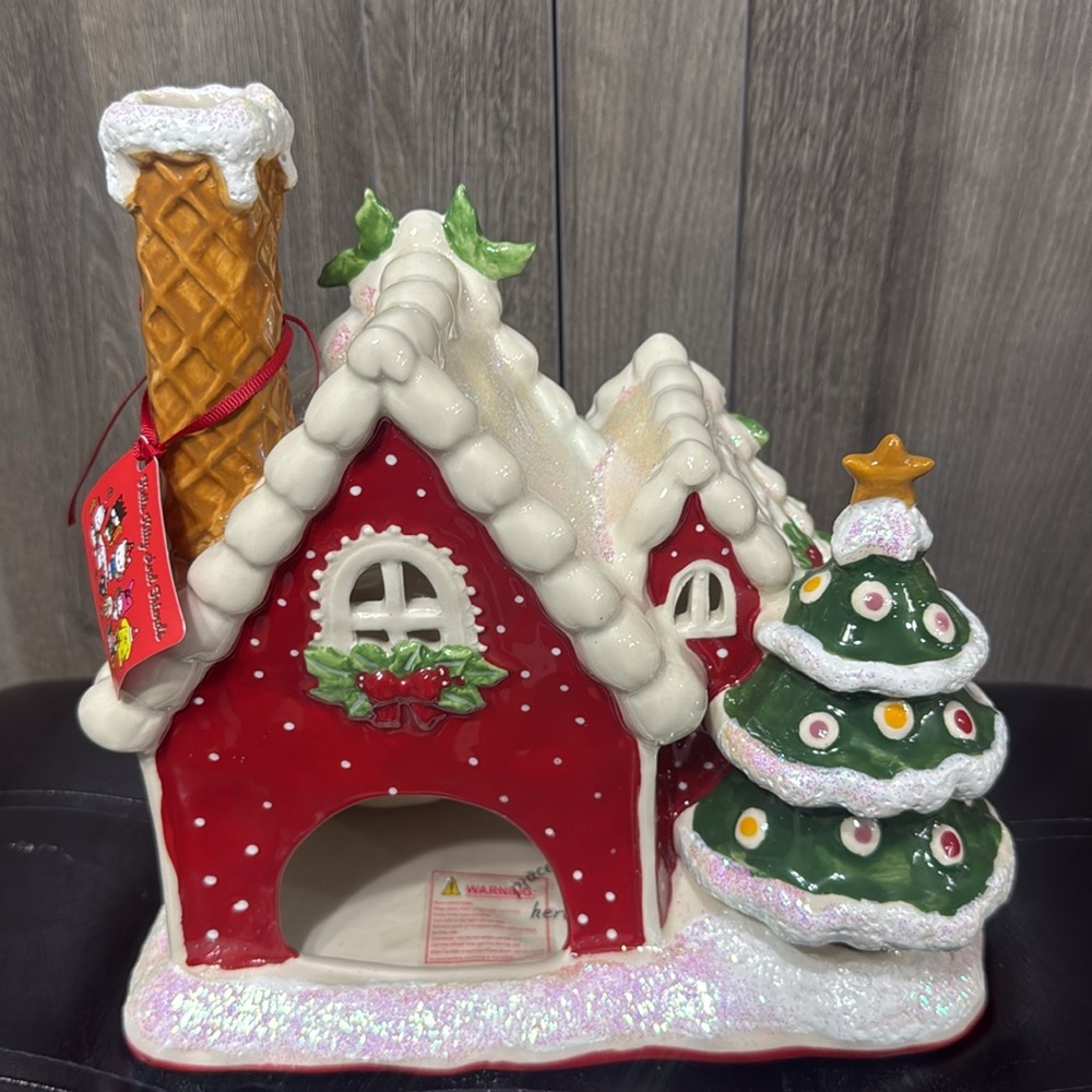 Blue Sky Clayworks Hello Kitty & Friends Red Christmas Gingerbread Candle House - Picture 9 of 14